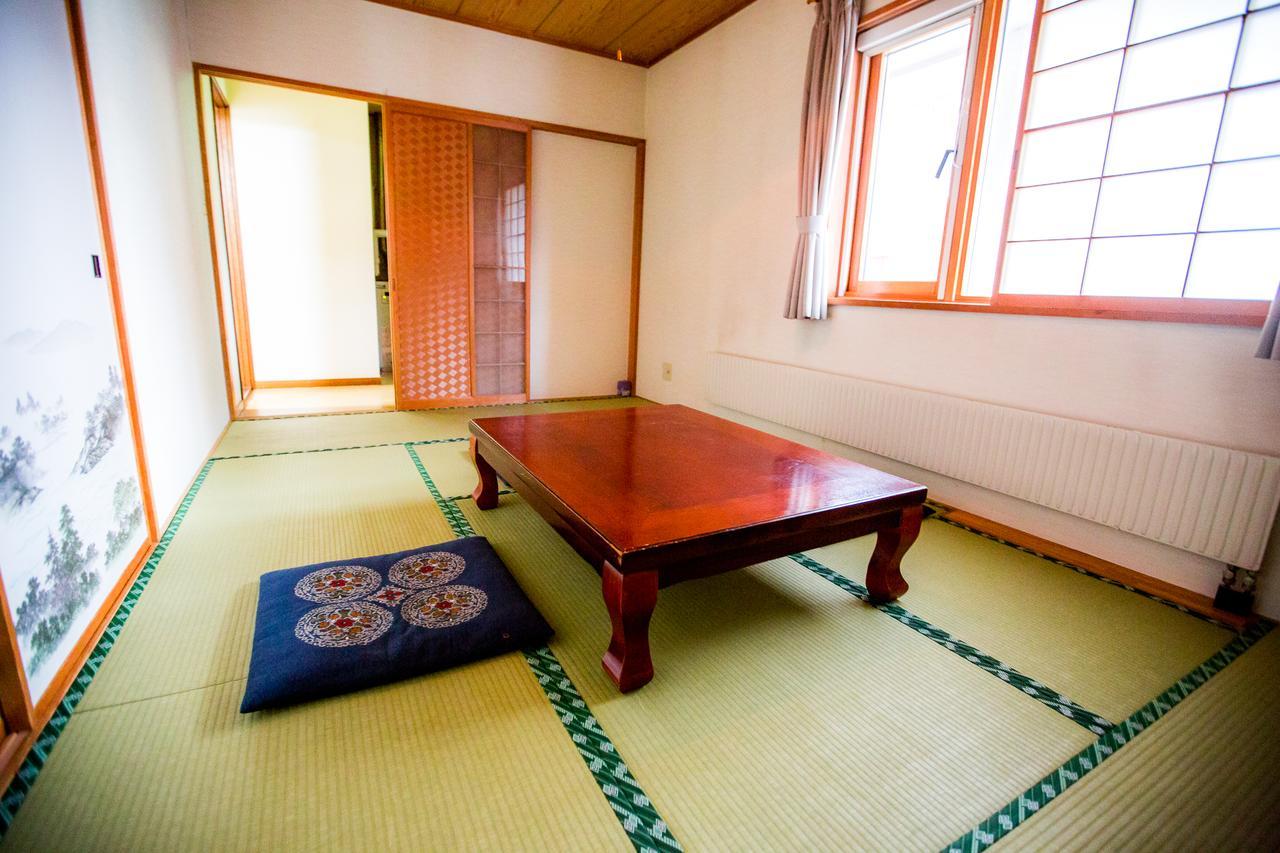 Rusutsu Lodges Pension Lilla Huset Niseko Buitenkant foto
