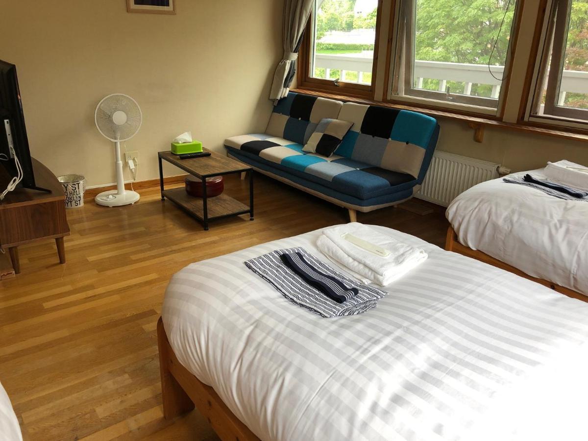 Rusutsu Lodges Pension Lilla Huset Niseko Buitenkant foto